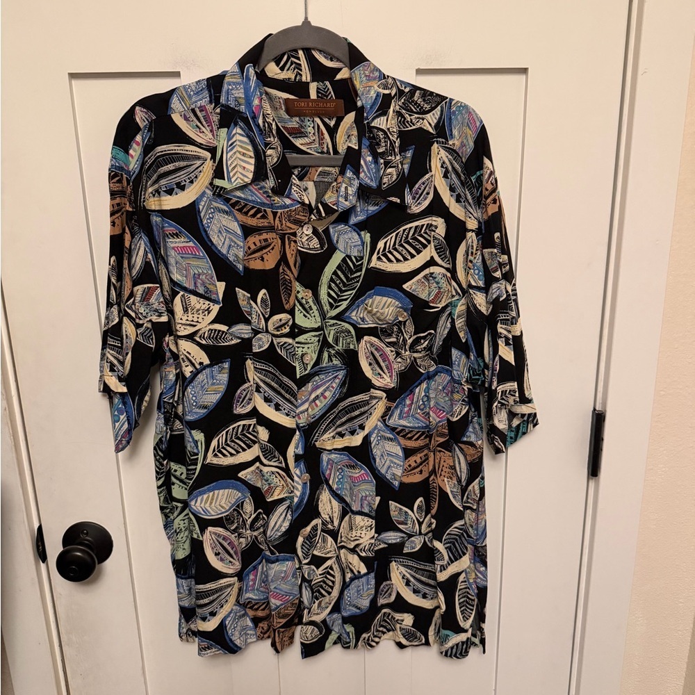 Tori Richard Shirt XL Black Floral Print Short Sleeve Button Tropical Hawaiian
